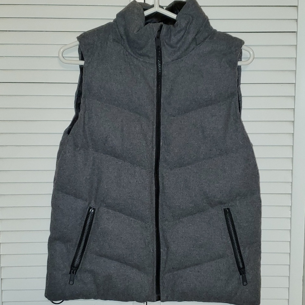 ❄Winter Savings!! GAP Puffer Vest
